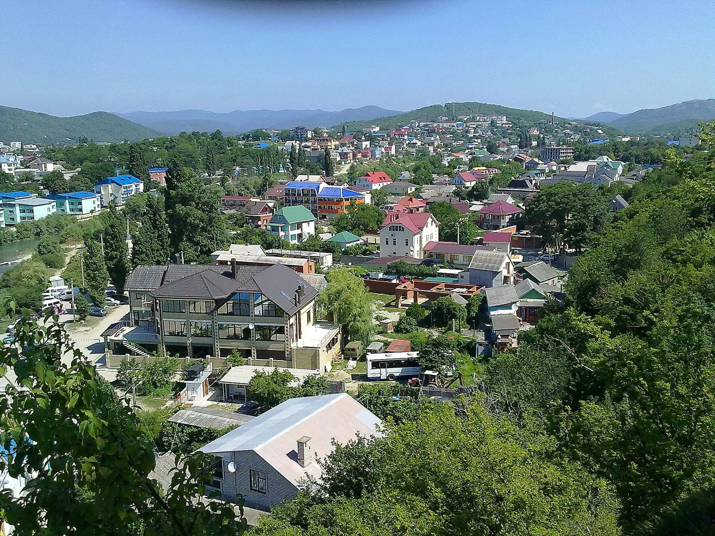 Море и горы Геленджика: общий вид